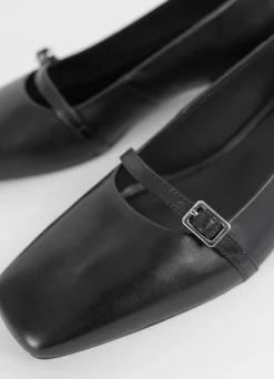 DEBBI PUMPS