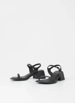 INES SANDALS