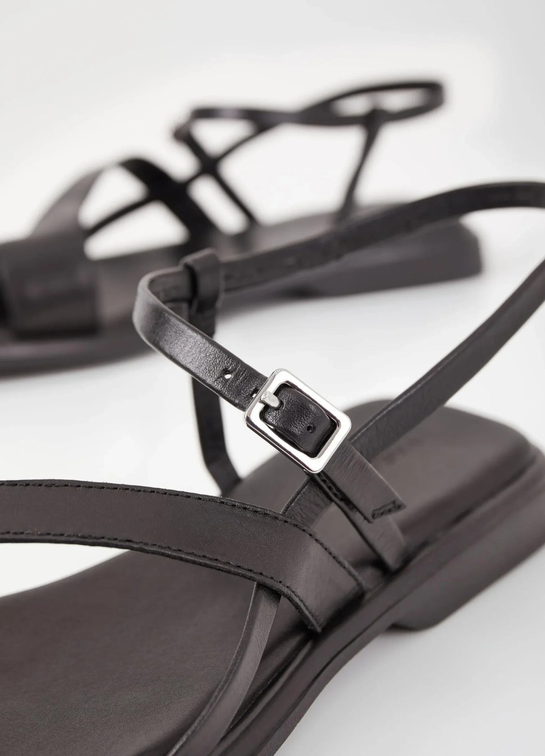 IZZY SANDALS