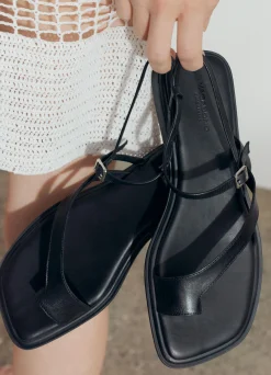IZZY SANDALS