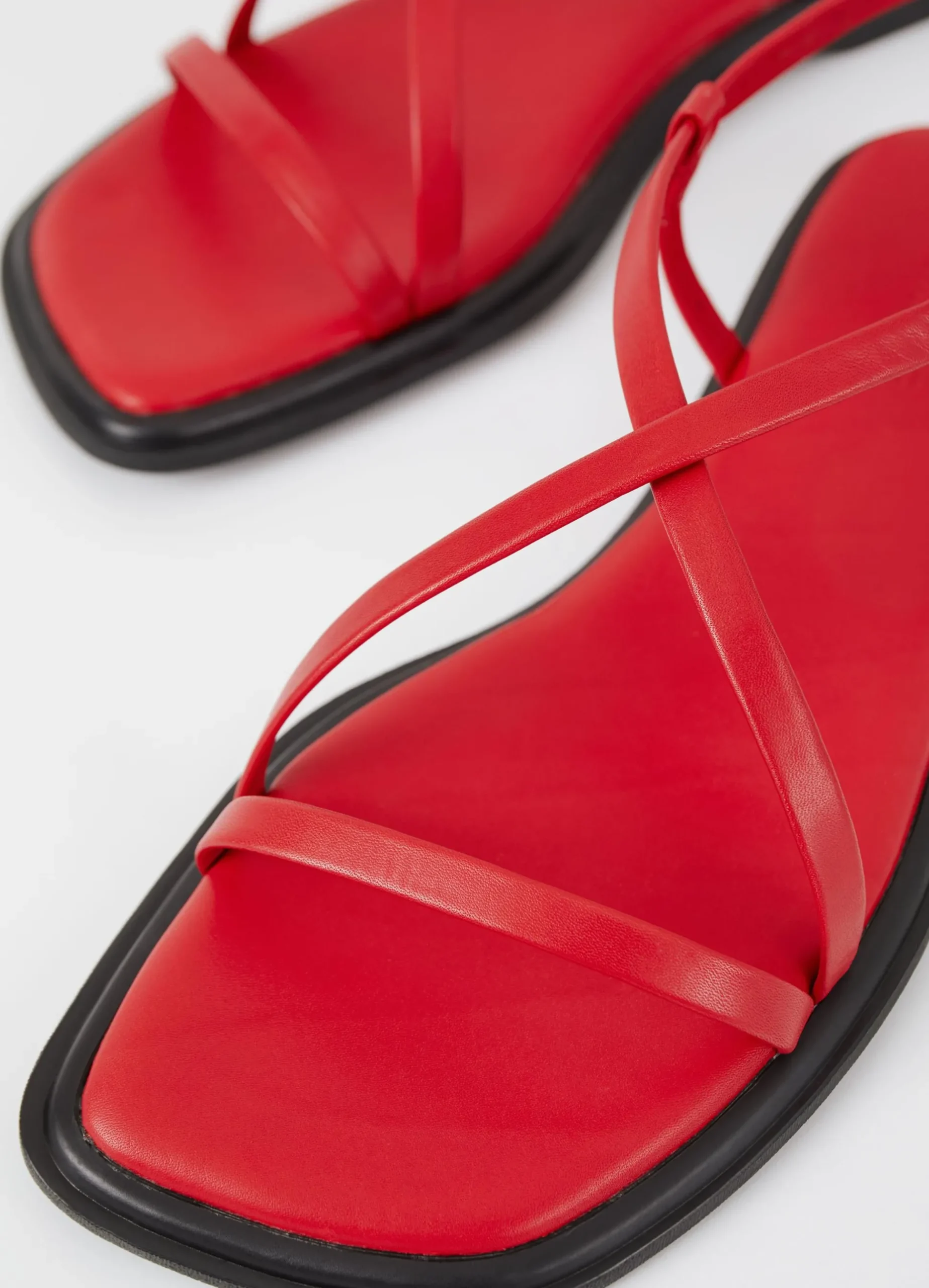 IZZY SANDALS